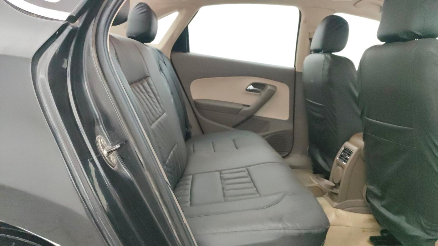 2014 Skoda Rapid AMBITION 1.6 MPI MT PLUS, CNG, Manual, 74,911 km, Right Side Rear Door Cabin