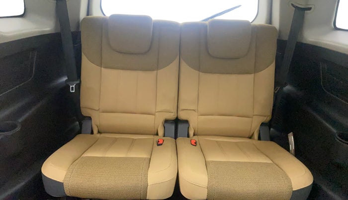 2020 Mahindra XUV500 W9, Diesel, Manual, 69,539 km, Third Seat Row ( optional )