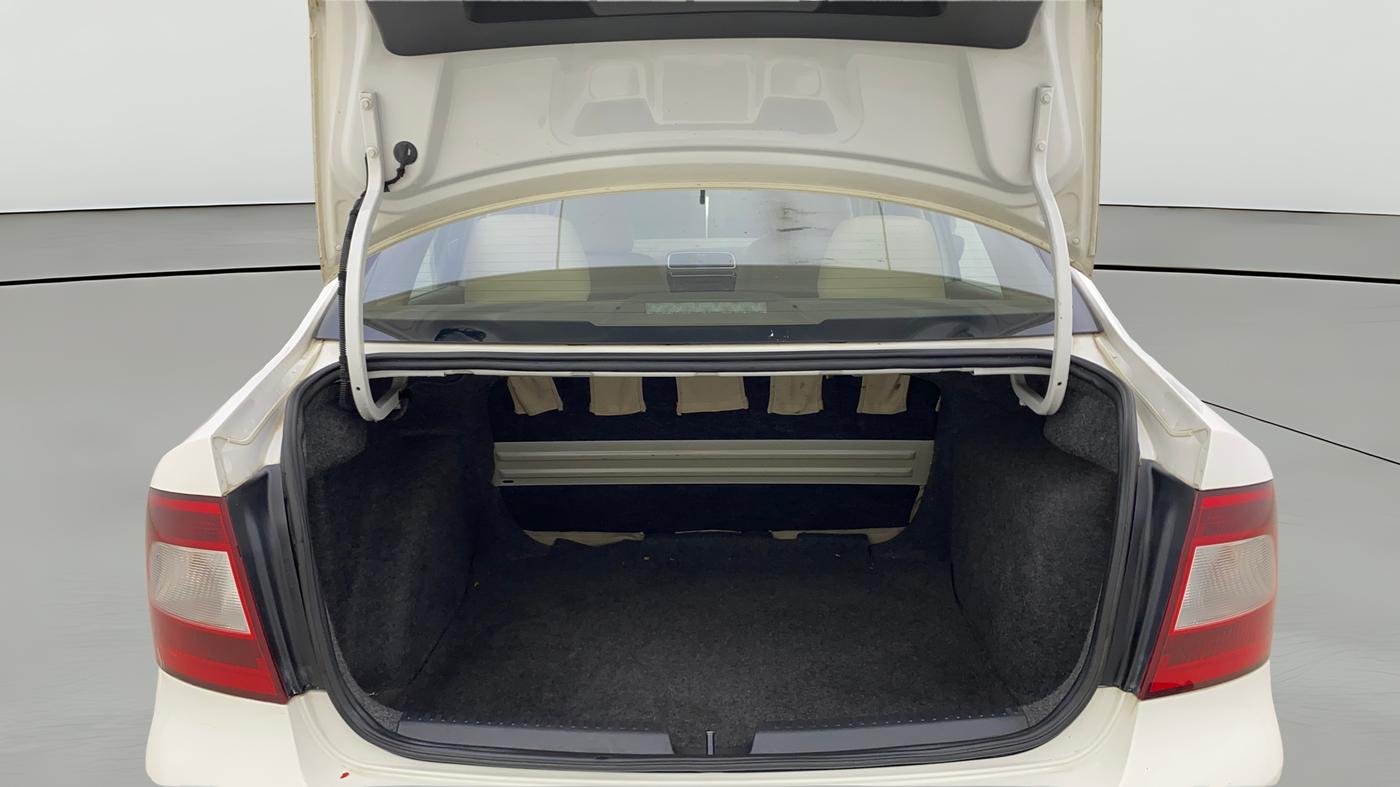 2014 Skoda Rapid AMBITION 1.6 MPI MT PLUS, Petrol, Manual, 45,837 km, Boot Open Zoomed View