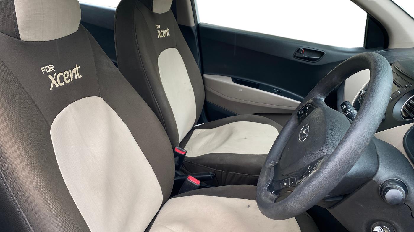 2018 Hyundai Xcent E+, Petrol, Manual, 97,614 km, Right Side Front Door Cabin