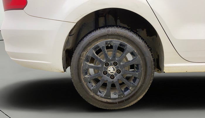 2015 Skoda Rapid 1.5 TDI CR ELEGANCE AT, Diesel, Automatic, 38,260 km, Right Rear Wheel