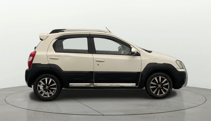 2015 Toyota Etios CROSS 1.2 G, Petrol, Manual, 1,16,991 km, Right Side View
