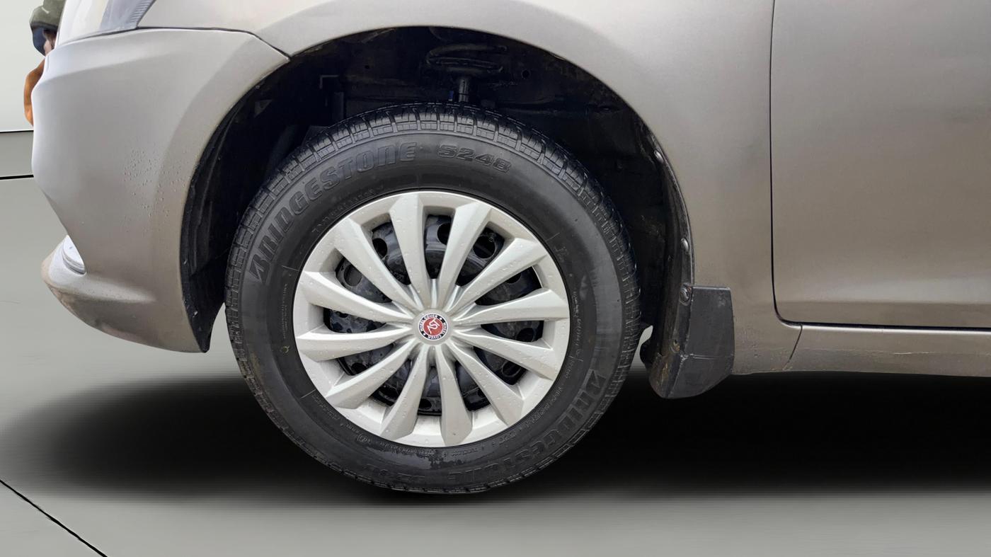 2015 Maruti Swift Dzire VXI, Petrol, Manual, 71,073 km, Left Front Wheel