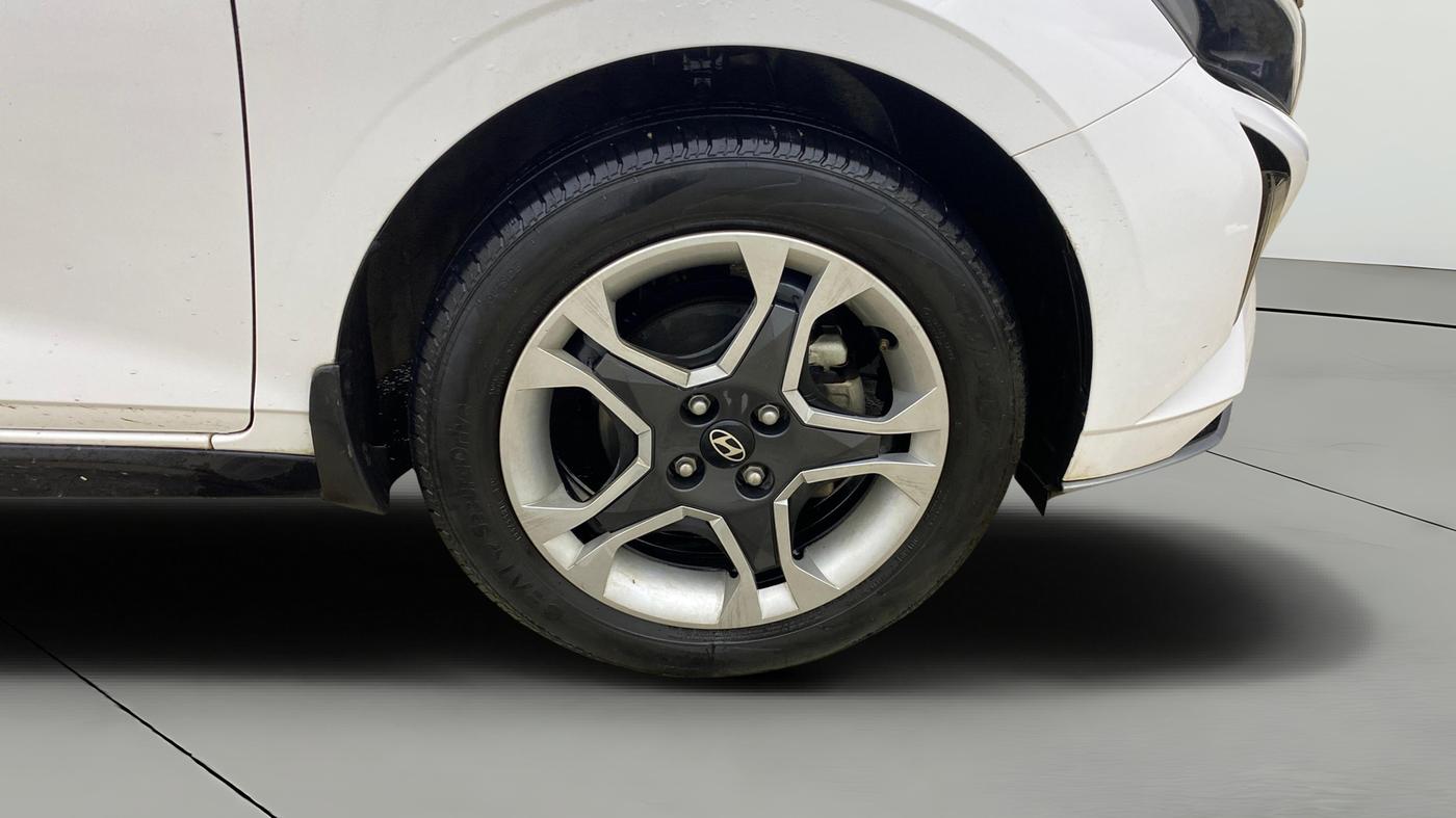 2024 Hyundai NEW I20 SPORTZ 1.2 IVT, Petrol, Automatic, 26,339 km, Right Front Wheel