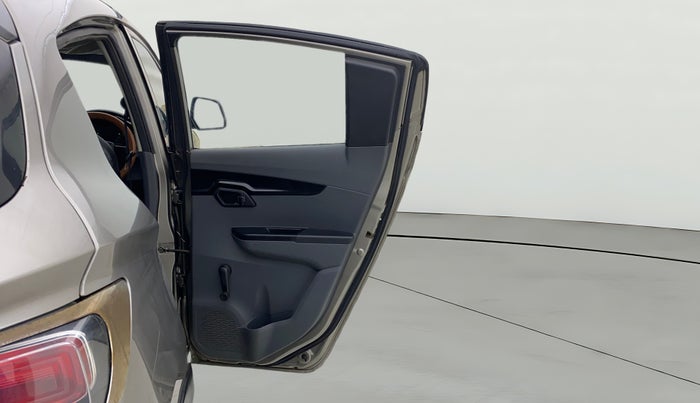 2018 Mahindra KUV 100 NXT K2 P 6 STR, Petrol, Manual, 38,892 km, RHS Rear Door