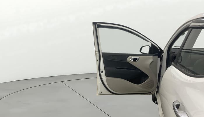 2022 Hyundai AURA SX 1.2 CNG, CNG, Manual, 9,680 km, LHS Front Door