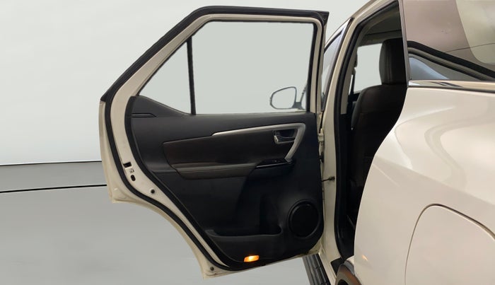2018 Toyota Fortuner 2.8 4X2 MT, Diesel, Manual, 1,38,251 km, LHS Rear Door