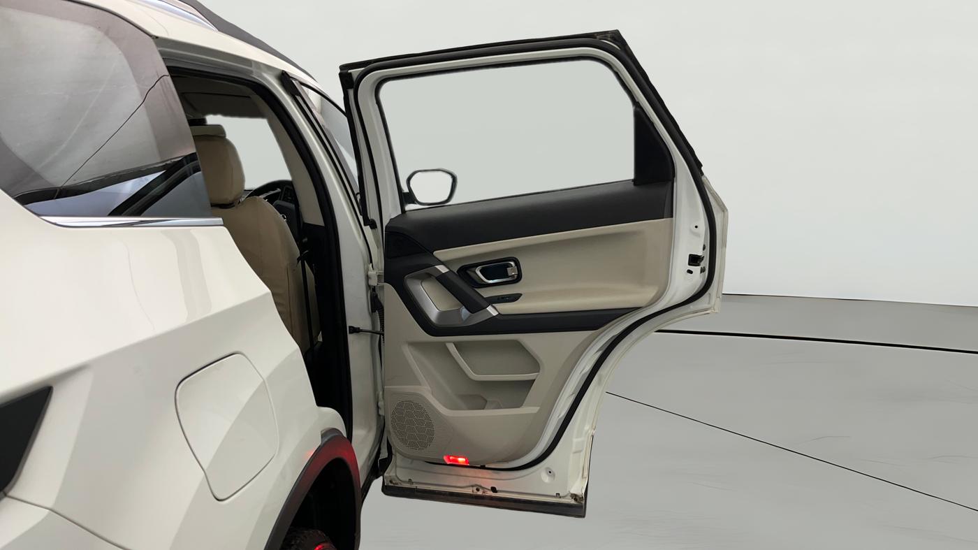 2021 Tata Safari XZA PLUS, Diesel, Automatic, 58,805 km, RHS Rear Door