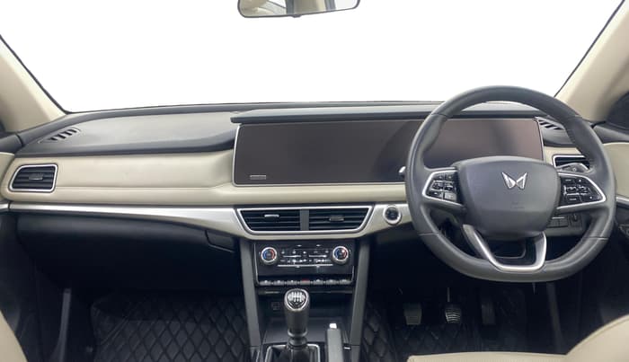 2022 Mahindra XUV700 AX 7 D MT 7 STR, Diesel, Manual, 68,571 km, Dashboard