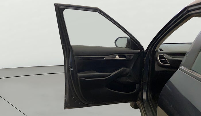 2020 KIA SELTOS HTK PLUS 1.5, Petrol, Manual, 69,675 km, LHS Front Door