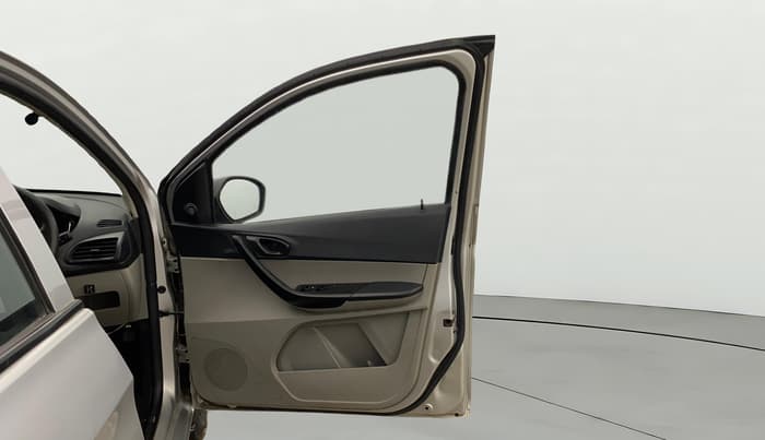 2019 Tata Tiago XM PETROL, CNG, Manual, 74,800 km, RHS Front Door