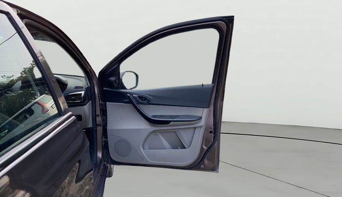 2017 Tata Tiago XT PETROL, Petrol, Manual, 1,36,388 km, RHS Front Door