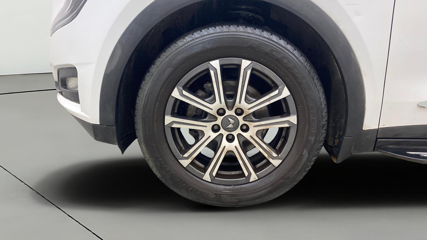 2023 Mahindra XUV700 AX 7 D MT 7 STR, Diesel, Manual, 47,113 km, Left Front Wheel