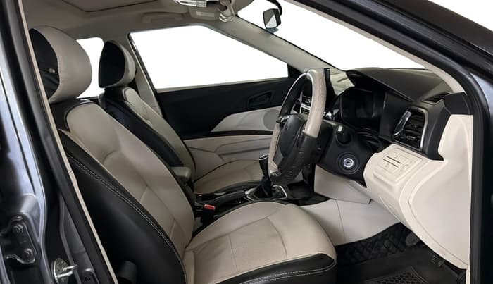 2024 Mahindra XUV 3XO MX3 Pro 1.2 L TCMPFi, Petrol, Manual, 17,317 km, Right Side Front Door Cabin