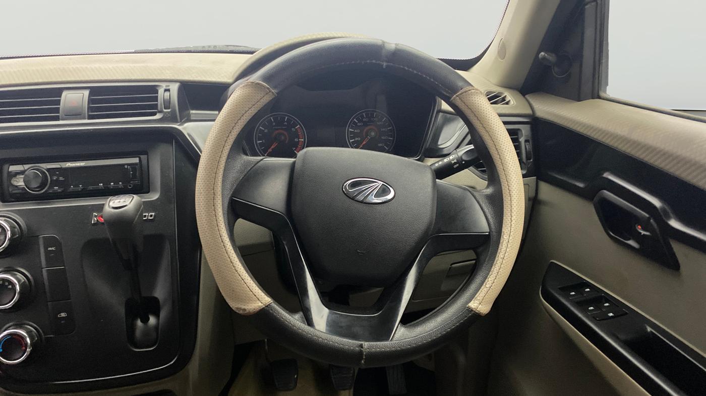 2016 Mahindra Kuv100 K4 6 STR, Petrol, Manual, 95,396 km, Steering Wheel Close Up