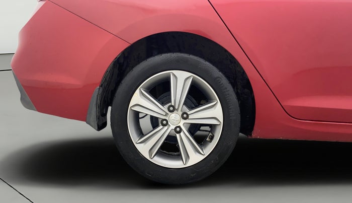 2017 Hyundai Verna 1.6 VTVT SX, Petrol, Manual, 70,826 km, Right Rear Wheel