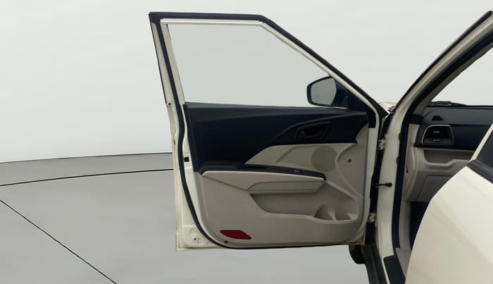 2019 Mahindra XUV300 W6 1.5 DIESEL, Diesel, Manual, 1,09,569 km, LHS Front Door
