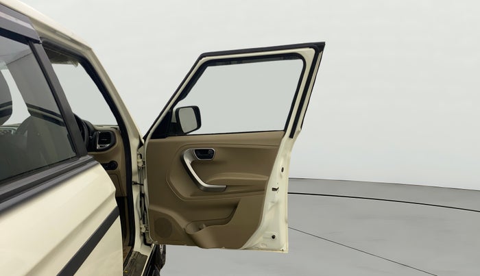 2021 Mahindra BOLERO NEO N10 R, Diesel, Manual, 60,763 km, RHS Front Door