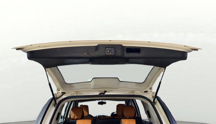 2017 Tata Hexa XMA 4X2 7 STR, Diesel, Automatic, 77,501 km, Boot Door Open