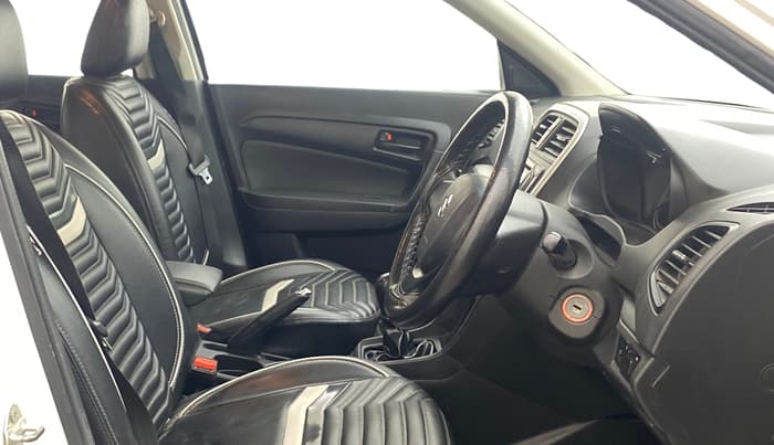 2020 Maruti Vitara Brezza LXI, Petrol, Manual, 72,193 km, Right Side Front Door Cabin