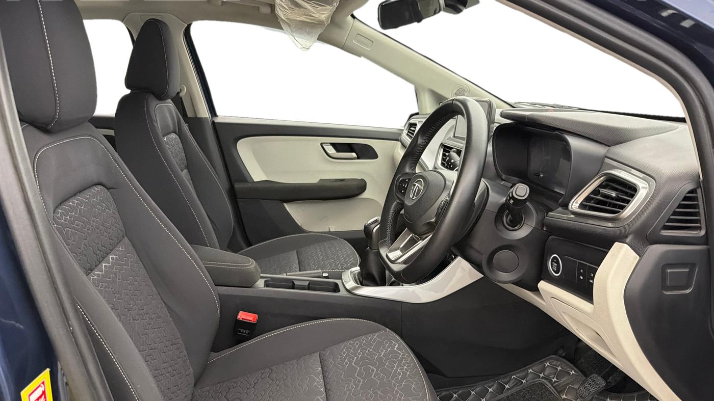 2023 Tata ALTROZ XZ PLUS SUNROOF CNG, CNG, Manual, 53,571 km, Right Side Front Door Cabin