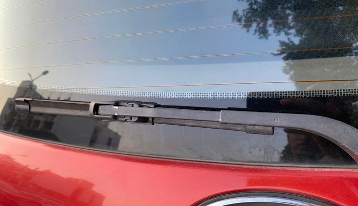 2018 Mahindra KUV 100 NXT K8 P 6 STR DUAL TONE, Petrol, Manual, 92,567 km, Rear Wiper