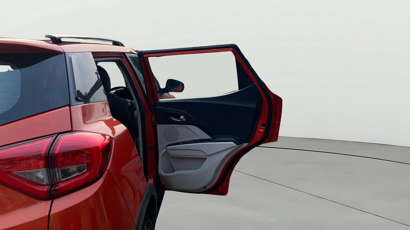 2019 Mahindra XUV300 W8 1.2 PETROL, Petrol, Manual, 80,467 km, RHS Rear Door