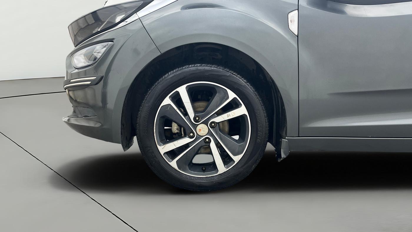 2023 Tata ALTROZ XZ DIESEL, Diesel, Manual, 47,496 km, Left Front Wheel