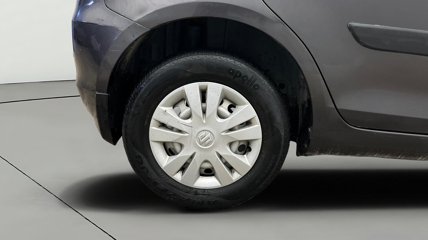 2015 Maruti Swift LXI (O), Petrol, Manual, 59,840 km, Right Rear Wheel