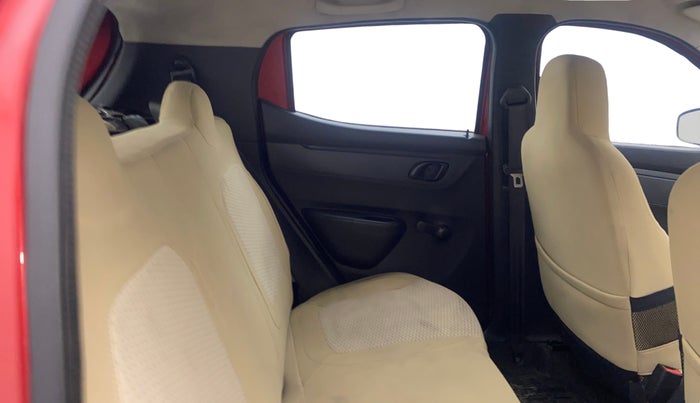 2016 Renault Kwid RXT 0.8, Petrol, Manual, 71,107 km, Right Side Rear Door Cabin