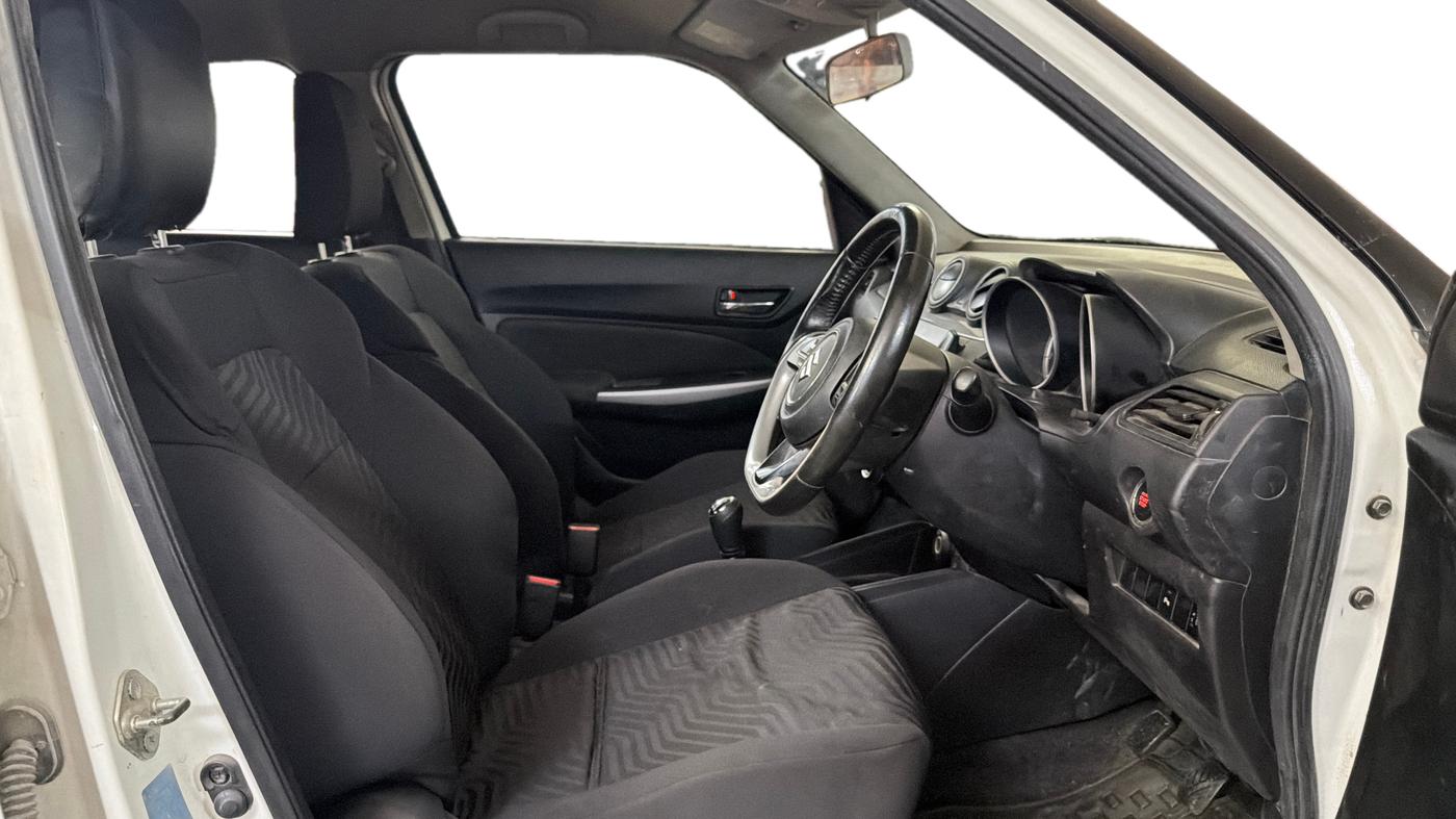 2018 Maruti Swift ZXI, Petrol, Manual, 71,971 km, Right Side Front Door Cabin