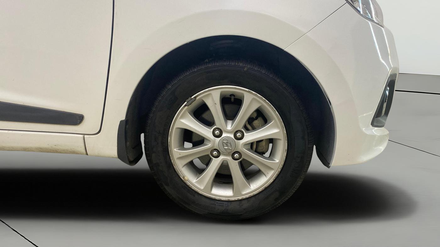 2015 Hyundai Grand i10 ASTA AT 1.2 KAPPA VTVT, Petrol, Automatic, 26,549 km, Right Front Wheel