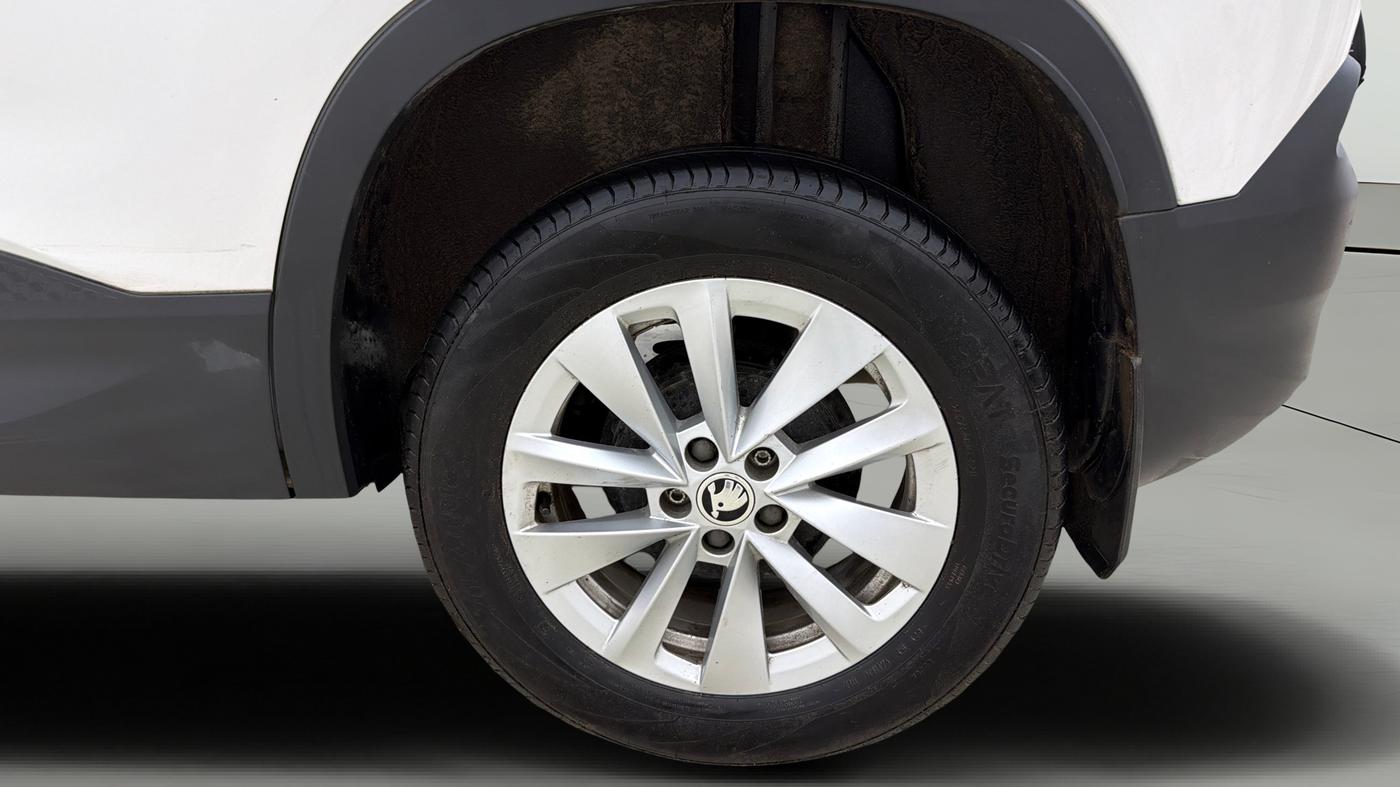 2025 Skoda Kylaq Signature, Petrol, Manual, 19,275 km, Left Rear Wheel