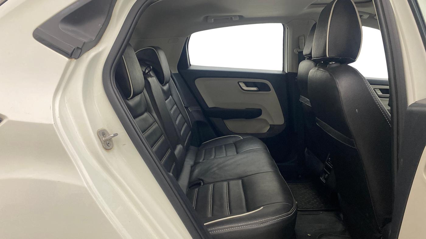 2023 Tata ALTROZ XZ PLUS SUNROOF CNG, CNG, Manual, 43,186 km, Right Side Rear Door Cabin