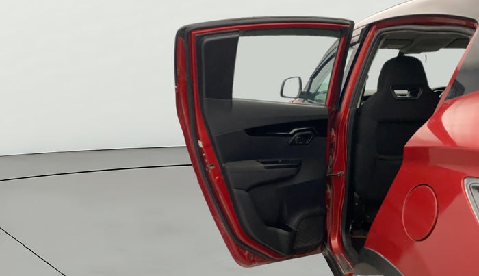 2018 Mahindra KUV 100 NXT K8 P 6 STR, Petrol, Manual, 45,274 km, LHS Rear Door