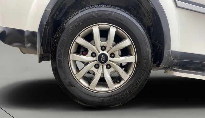 2016 Mahindra XUV500 W10, Diesel, Manual, 1,05,526 km, Right Rear Wheel