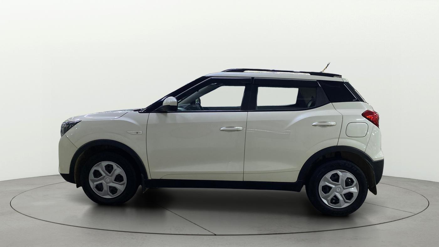 2023 Mahindra XUV300 W6 1.2 PETROL, Petrol, Manual, 31,614 km, Left Side