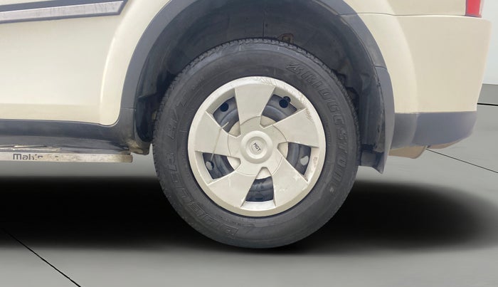 2017 Mahindra XUV500 W6 AT, Diesel, Automatic, 95,152 km, Left Rear Wheel