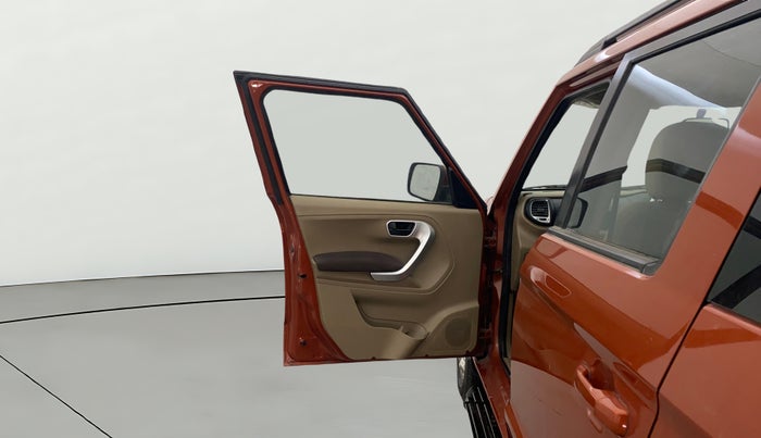 2016 Mahindra TUV300 T8, Diesel, Manual, 76,095 km, LHS Front Door