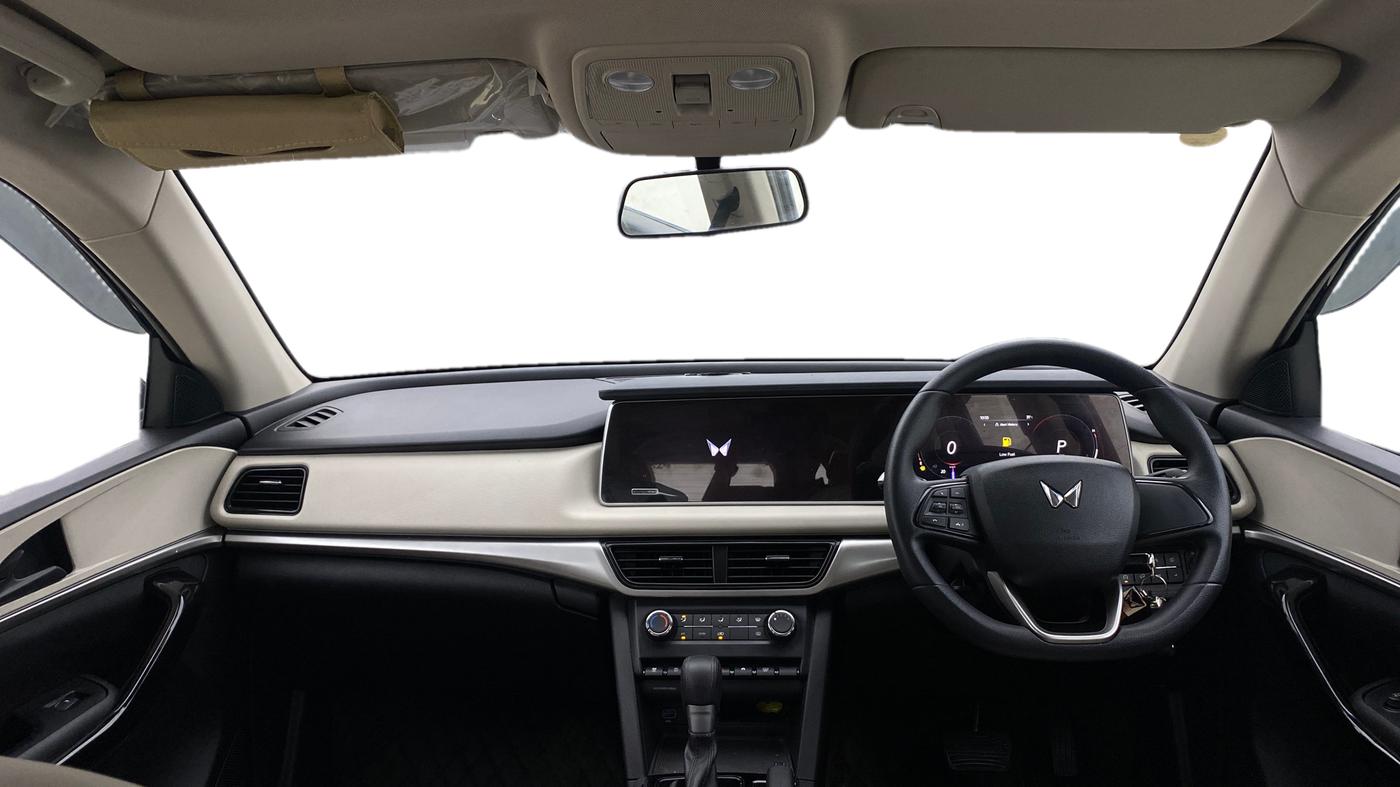 2023 Mahindra XUV700 AX 5 P AT 5 STR, Petrol, Automatic, 12,399 km, Dashboard