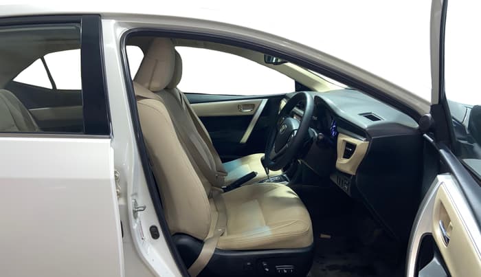 2015 Toyota Corolla Altis VL CVT PETROL, Petrol, Automatic, 1,10,693 km, Right Side Front Door Cabin