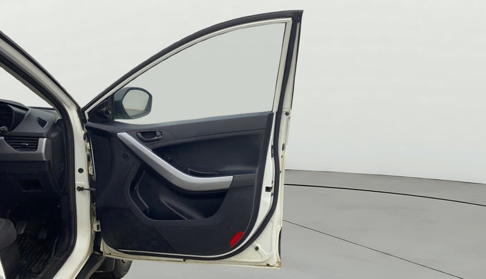 2022 Tata NEXON XM SUNROOF DIESEL, Diesel, Manual, 56,602 km, RHS Front Door