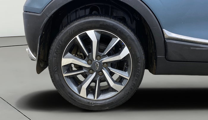 2020 Mahindra XUV300 W8 (O) 1.2 PETROL, Petrol, Manual, 26,537 km, Right Rear Wheel