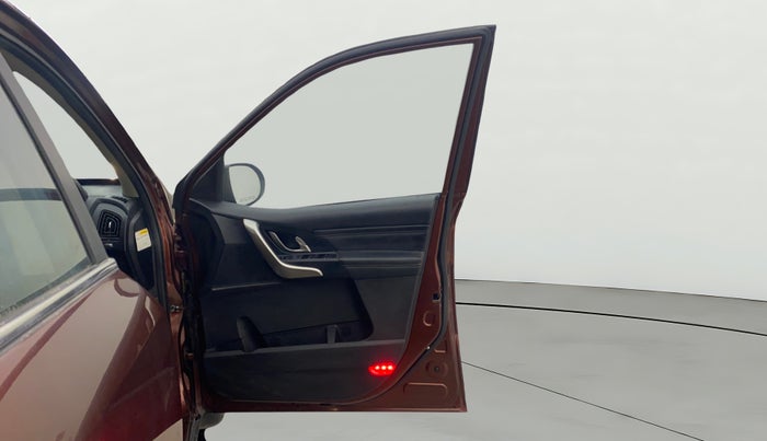 2018 Mahindra XUV500 W11, Diesel, Manual, 52,365 km, RHS Front Door