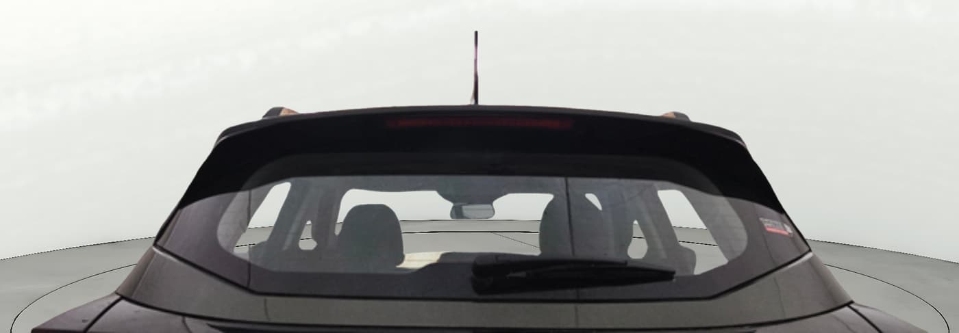 2025 Mahindra XUV 3XO AX5 1.2 L TCMPFi, Petrol, Manual, 7,039 km, Rear Windshield