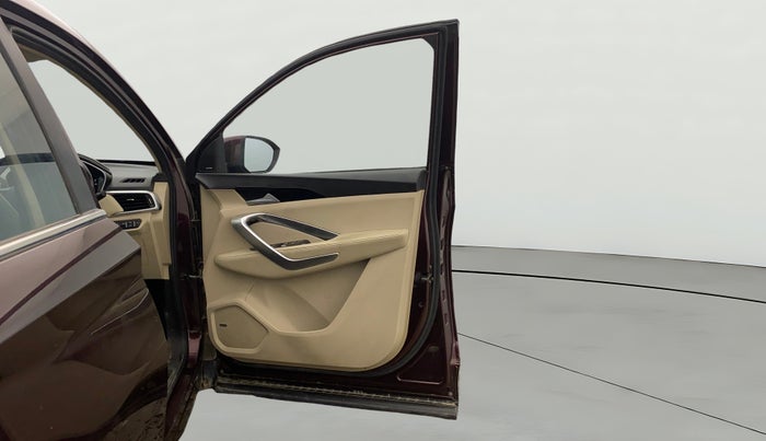 2022 MG HECTOR SHARP HYBRID 1.5 PETROL, Petrol, Manual, 70,176 km, RHS Front Door