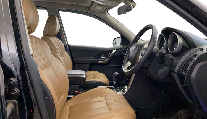 2021 Mahindra XUV500 W9 AT, Diesel, Automatic, 67,343 km, Right Side Front Door Cabin