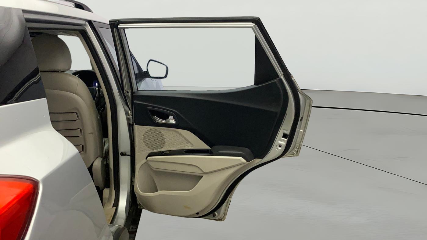 2020 Mahindra XUV300 W8 (O) 1.2 PETROL, Petrol, Manual, 91,363 km, RHS Rear Door
