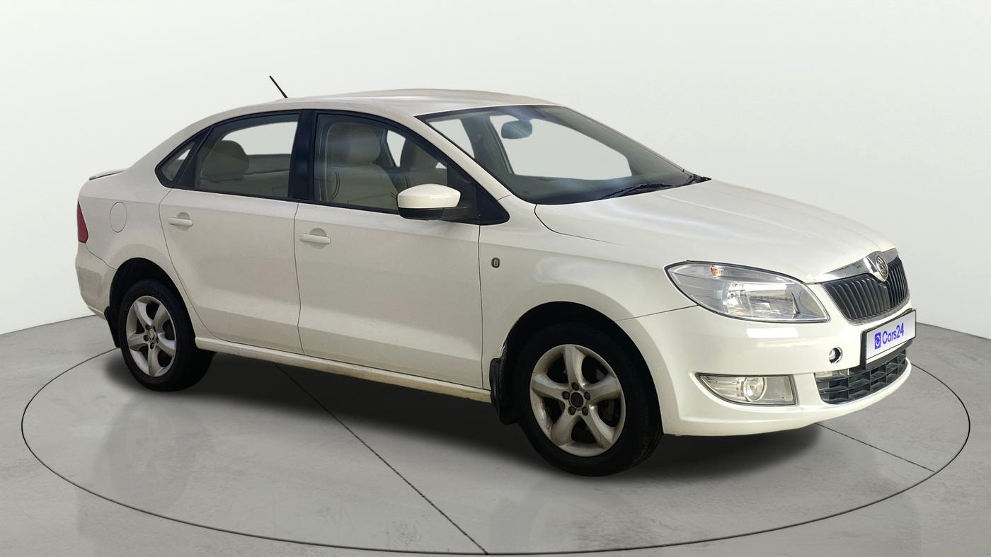 2014 Skoda Rapid AMBITION 1.6 MPI AT PLUS, Petrol, Automatic, 50,687 km, Right Front Diagonal