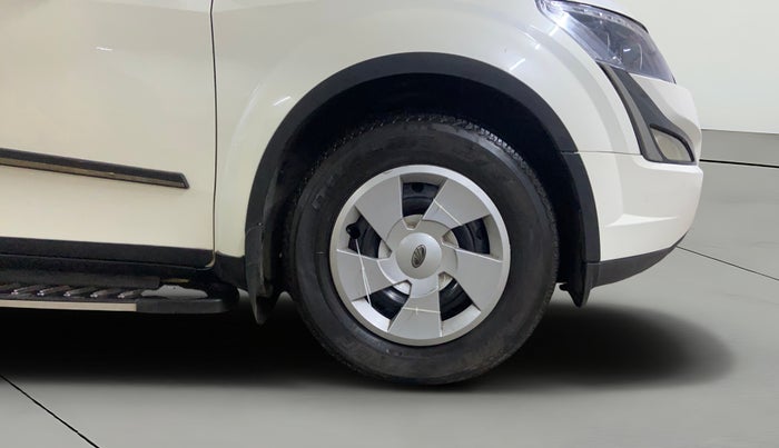 2020 Mahindra XUV500 W7, Diesel, Manual, 30,379 km, Right Front Wheel